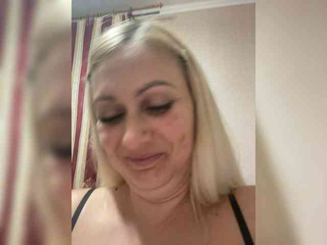 MissDivine webcam