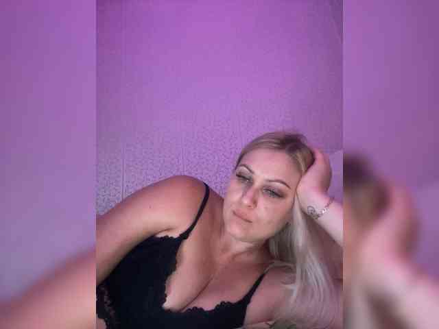MissDivine webcam