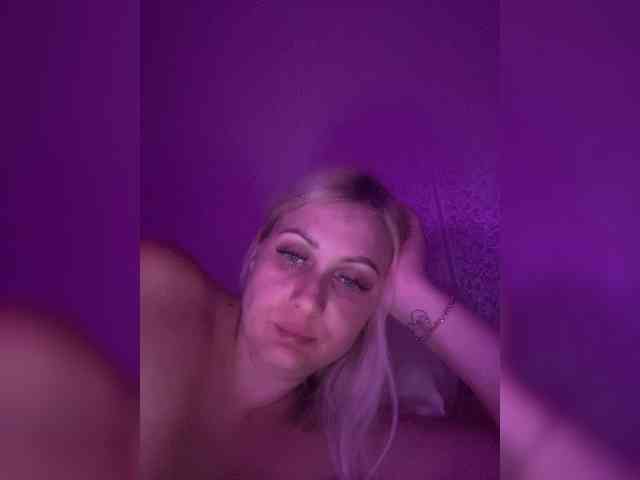 MissDivine webcam