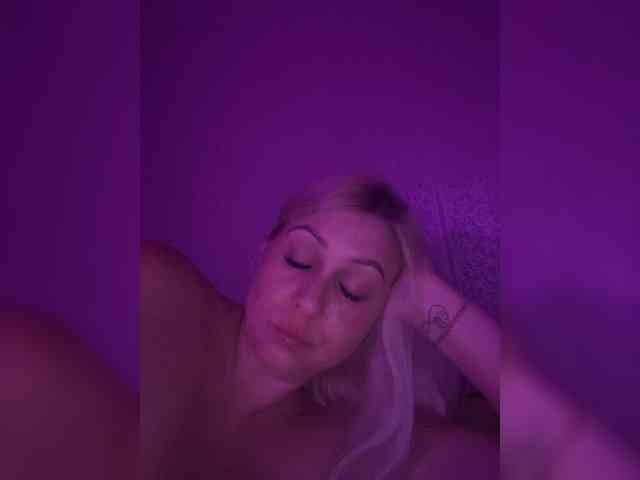 MissDivine webcam