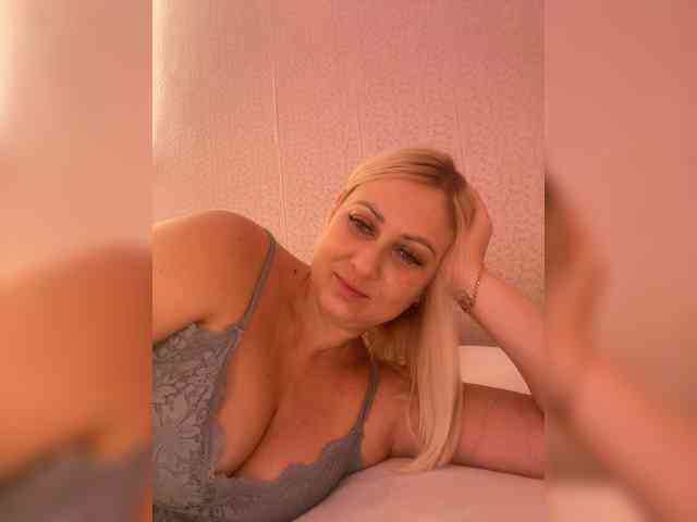 MissDivine webcam