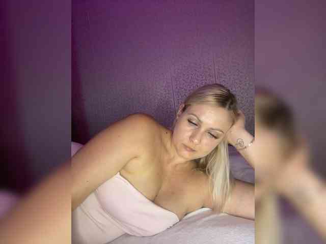 MissDivine webcam