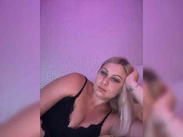 MissDivine webcam