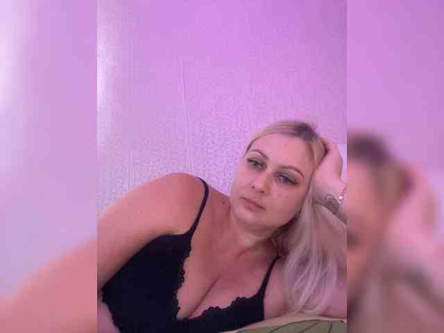 MissDivine webcam