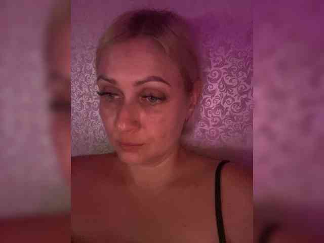 MissDivine webcam