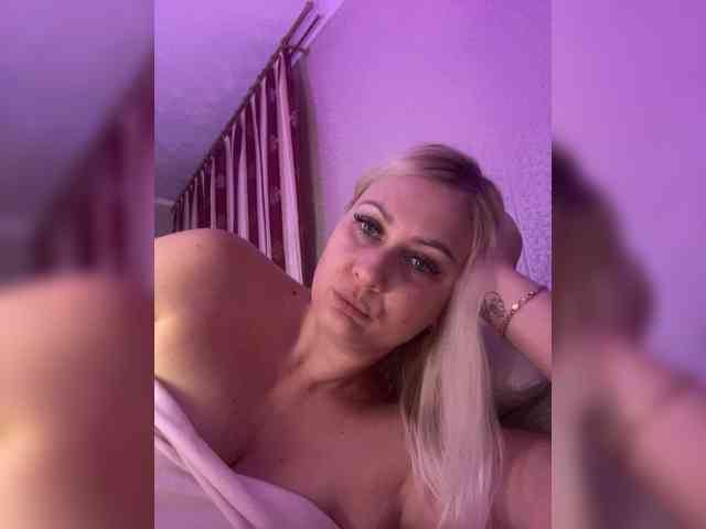 MissDivine webcam