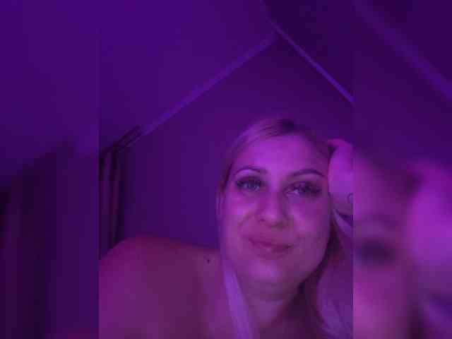 MissDivine webcam