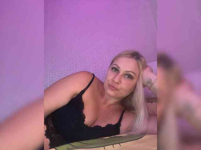 MissDivine webcam
