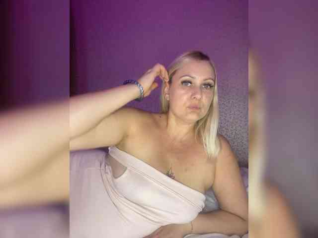 MissDivine webcam