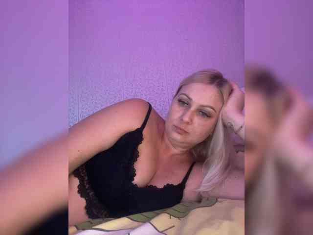 MissDivine webcam