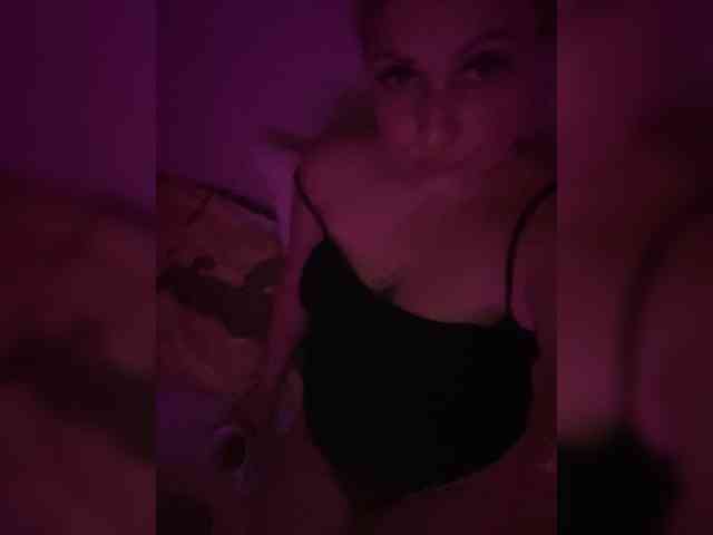 MissDivine webcam