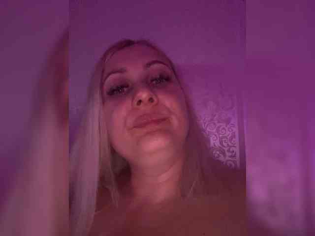 MissDivine webcam