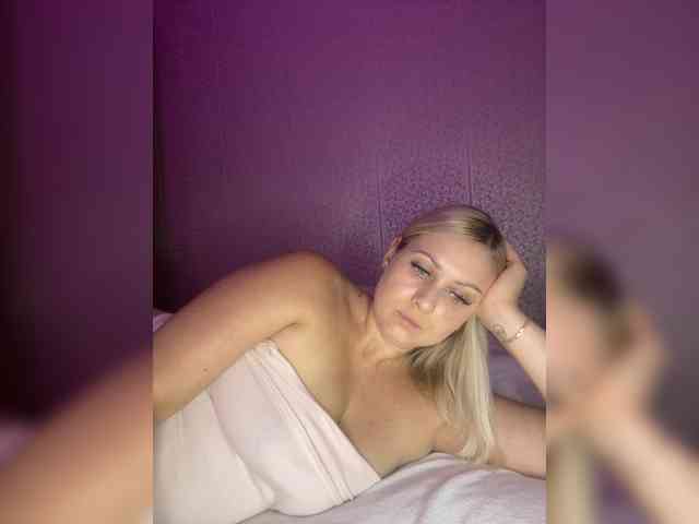 MissDivine webcam