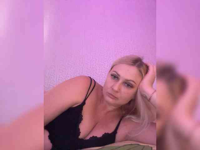 MissDivine webcam