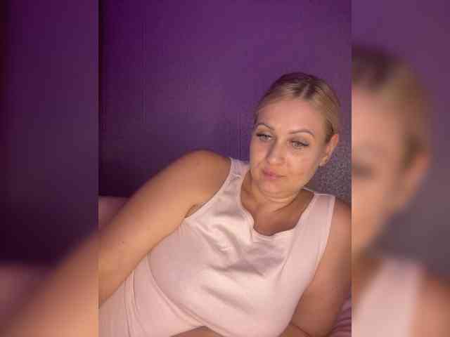 MissDivine webcam