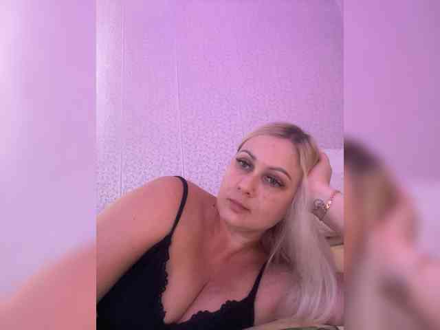 MissDivine webcam
