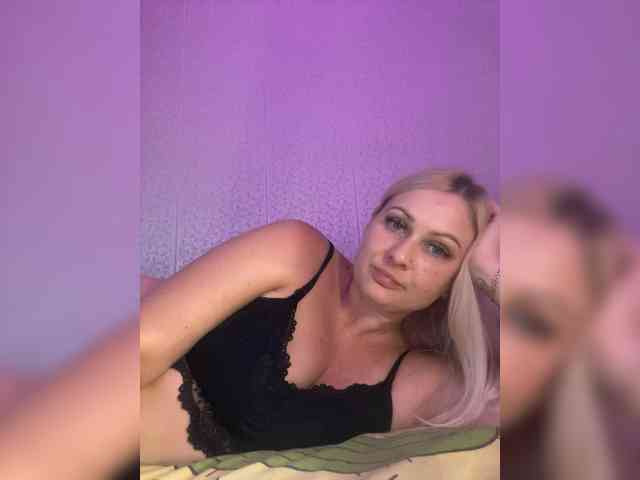 MissDivine webcam