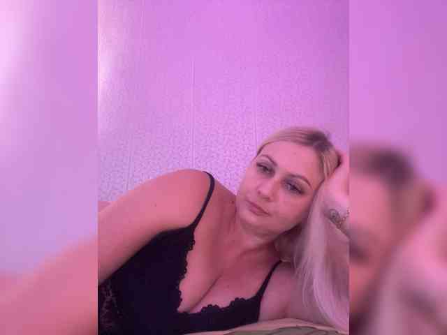MissDivine webcam