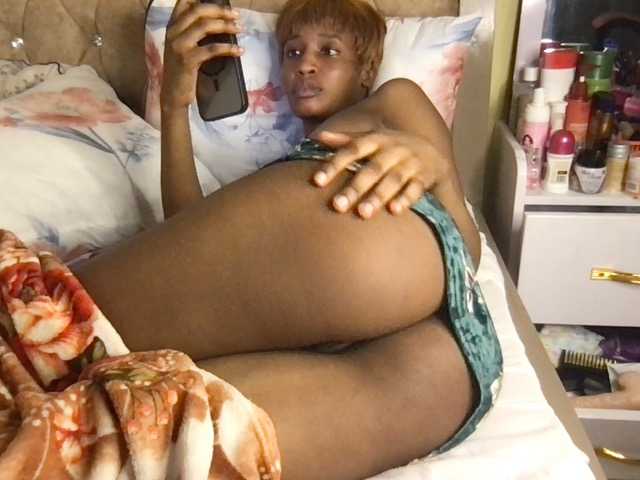 Kiki-12a live cam on BongaCams