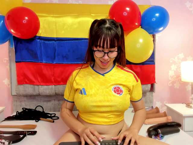 LittleKloe live cam on BongaCams