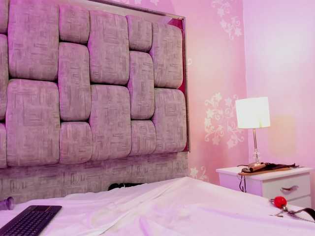 LittleKloe live cam on BongaCams