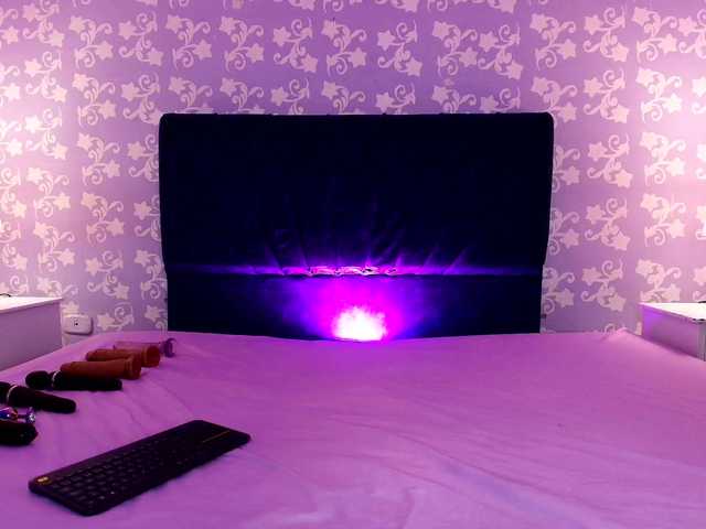 LittleKloe live cam on BongaCams