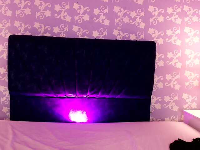 LittleKloe live cam on BongaCams