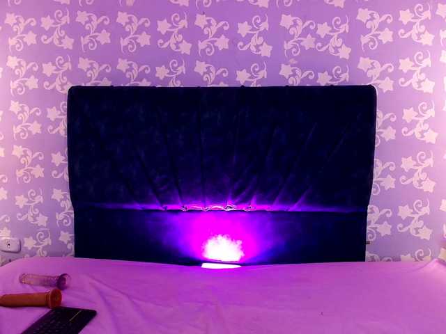 LittleKloe live cam on BongaCams