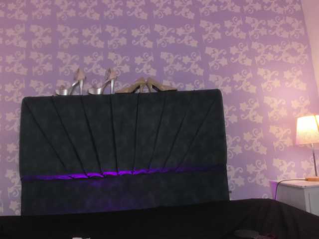 LittleKloe's BongaCams show and profile