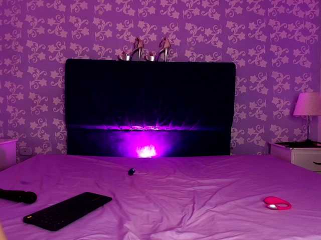 LittleKloe live cam on BongaCams