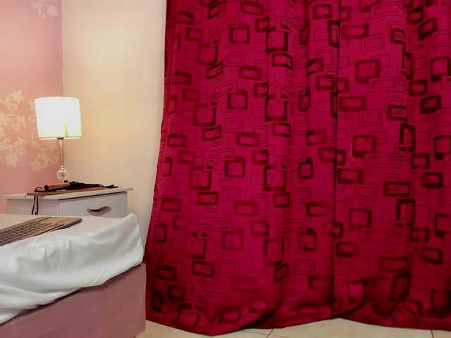 LittleKloe live cam on BongaCams