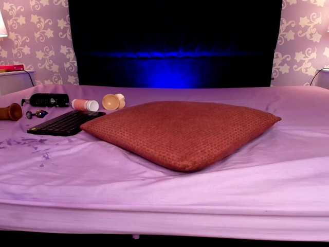 LittleKloe live cam on BongaCams