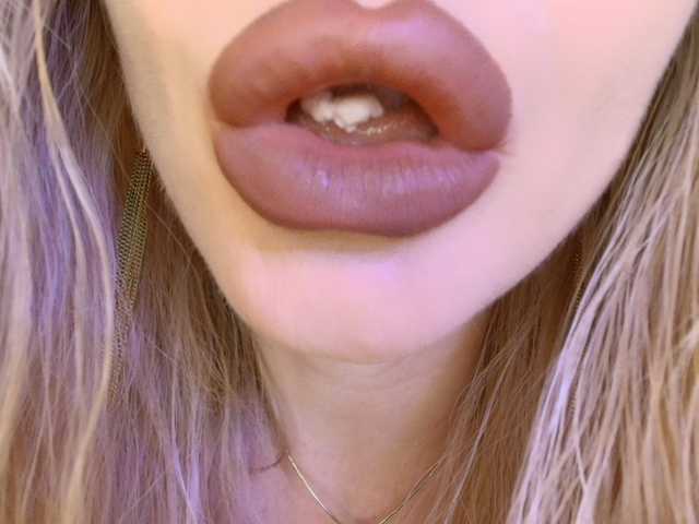 Liliiaxxx live cam preview