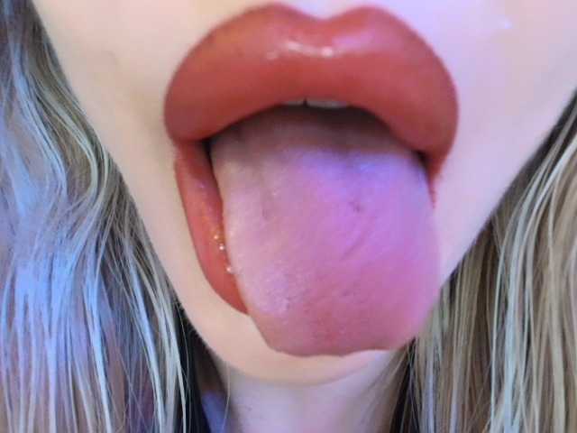 le modèle Liliiaxxx est en webcam porno dans un show sur le site bongacams, il possède les tags suivants: White/Caucasian,Blonde,Shaved