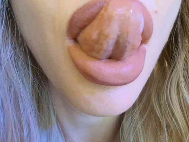 Liliiaxxx webcam