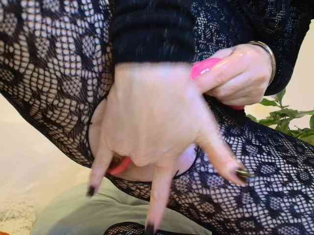 Liliiaxxx webcam