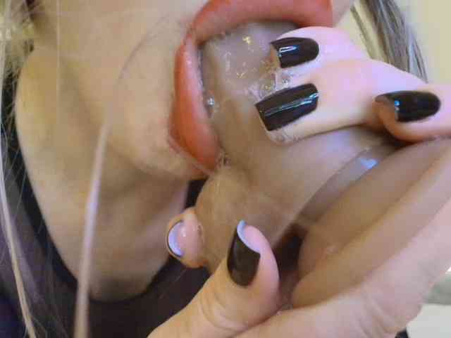 Liliiaxxx webcam