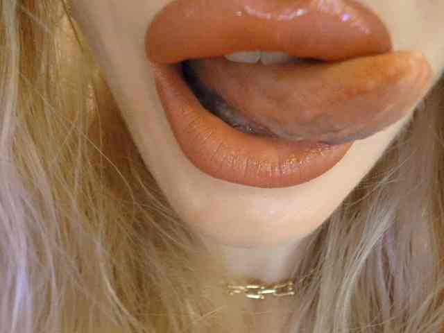 Liliiaxxx webcam