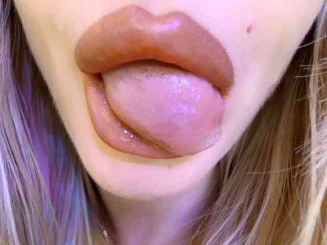 Liliiaxxx webcam