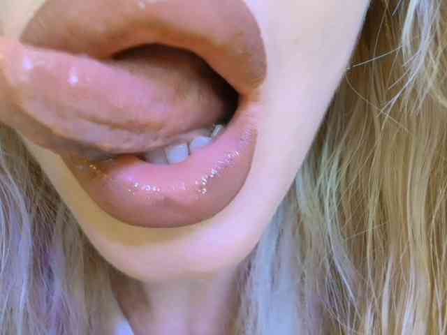 Liliiaxxx webcam