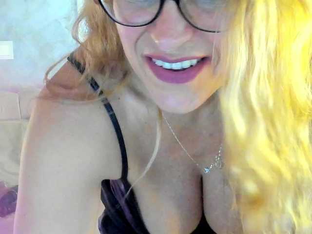 KamaFeels's BongaCams show and profile