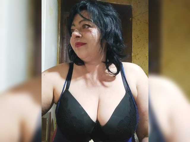 Holly-Molly69's BongaCams show and profile