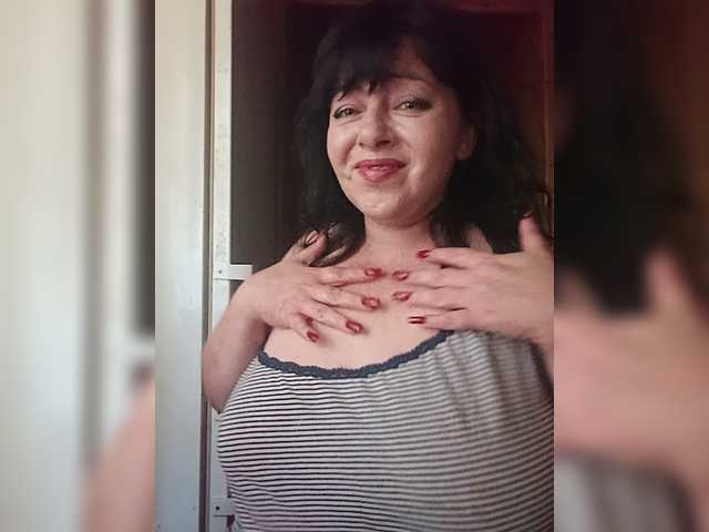 Holly-Molly69 live cam on BongaCams
