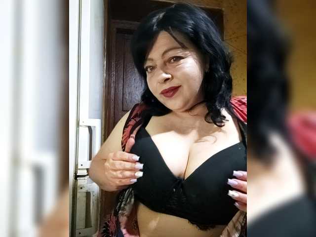 Holly-Molly69 live cam on BongaCams