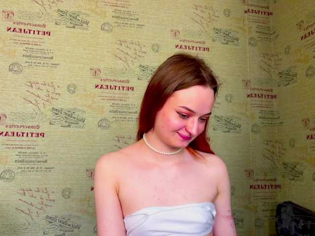 emiless live cam on BongaCams