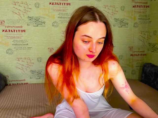 emiless live cam on BongaCams