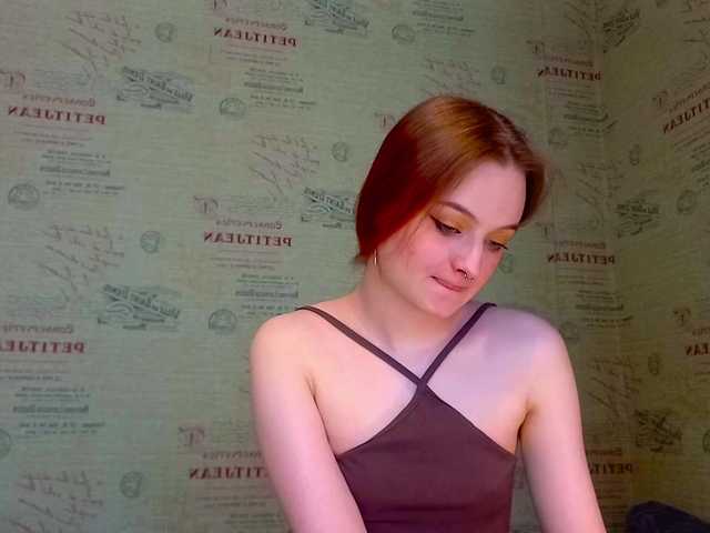 emiless's BongaCams show and profile