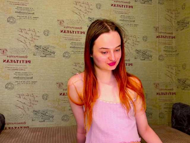 emiless live cam on BongaCams