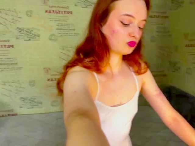 emiless live cam on BongaCams