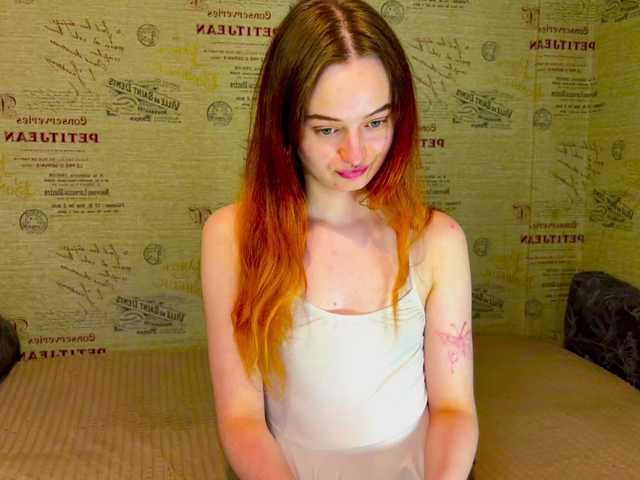 emiless live cam on BongaCams